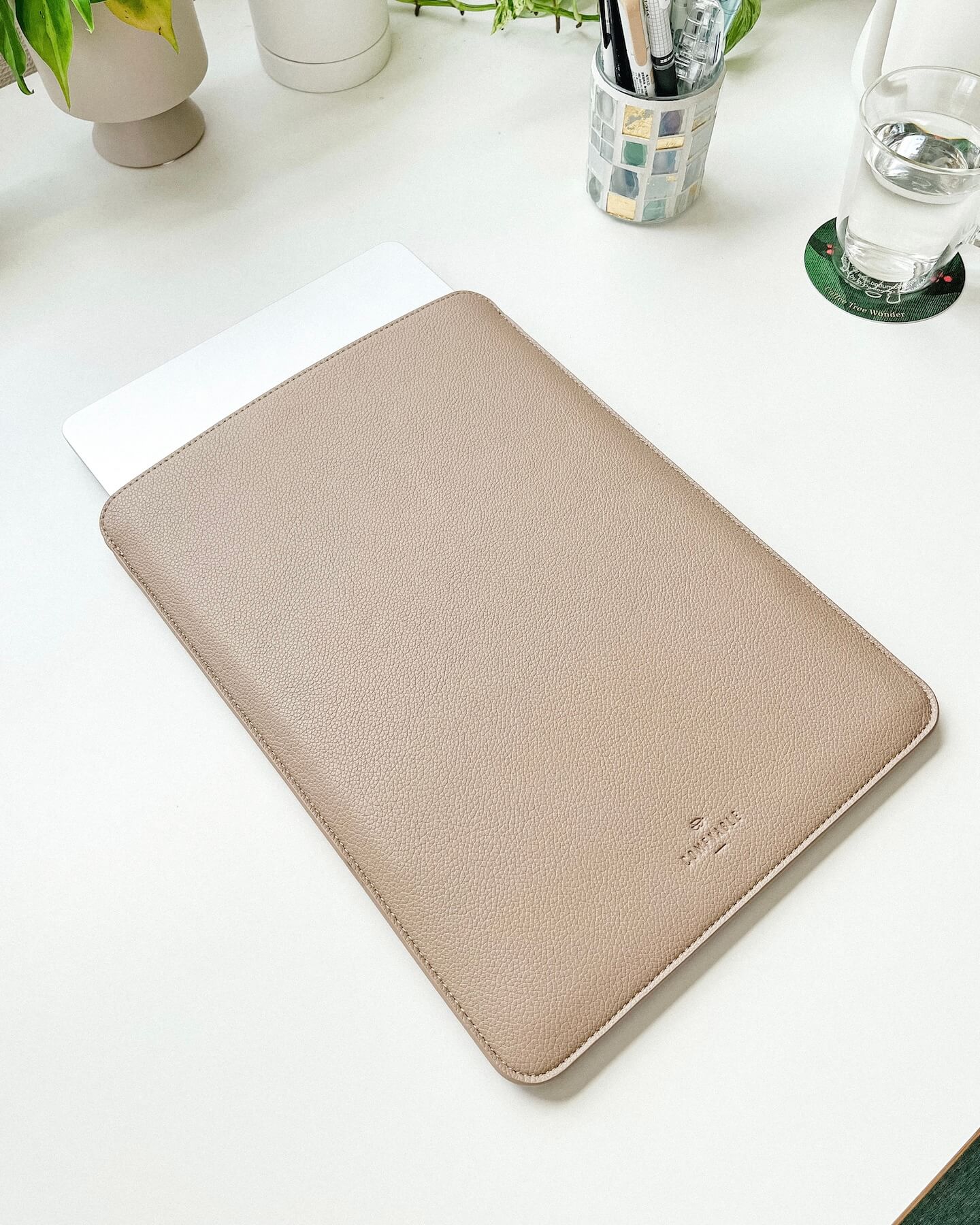 MacBook Airを収納した、Comfyableのラップトップスリーブ