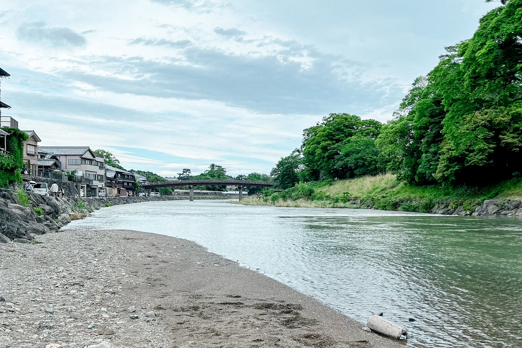 上流と聞くと川を思い出す。写真は地元三重県伊勢市にある五十鈴川。