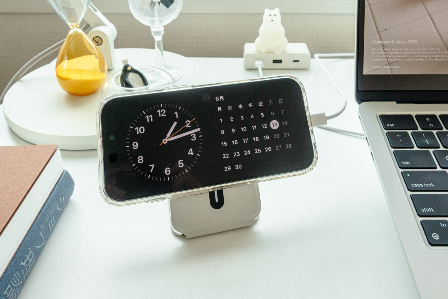 スマホ用のMOFTを使っているシーン